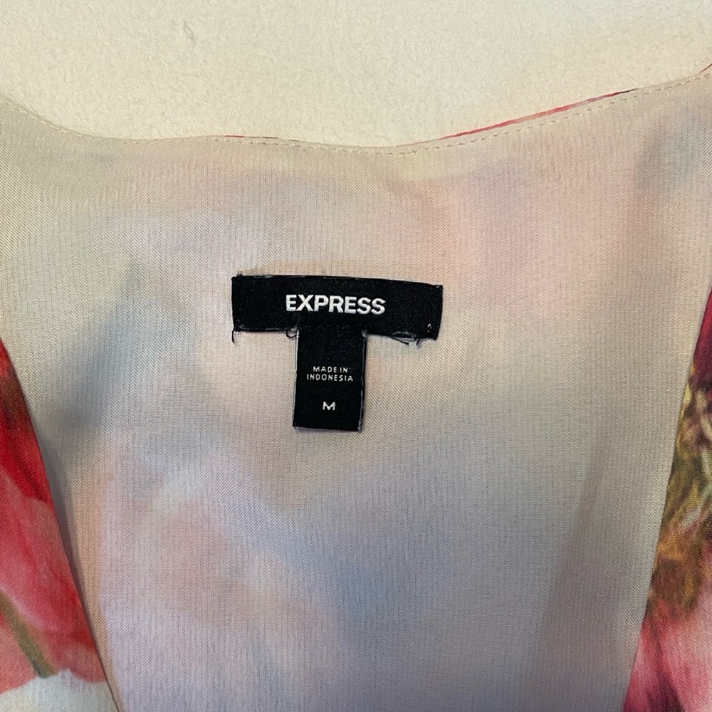 Express Vibrant Floral Pattern blouse - Picture 2 of 3
